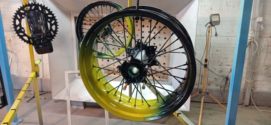 LAKIEROWANIE PIASKOWANIE FELG